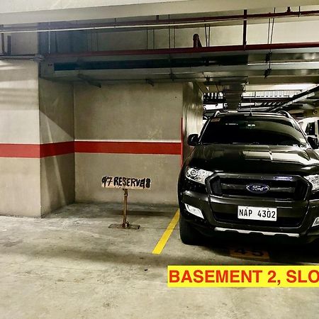 Ortigas 2 Bedroom Corner Unit With 2 Queen Across Shangrila マニラ市 エクステリア 写真