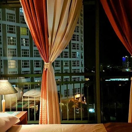 Ortigas 2 Bedroom Corner Unit With 2 Queen Across Shangrila マニラ市 エクステリア 写真