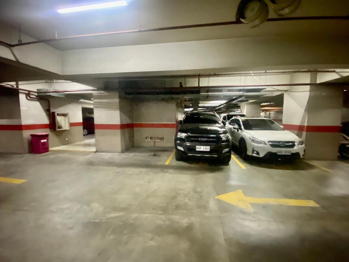 Ortigas 2 Bedroom Corner Unit With 2 Queen Across Shangrila マニラ市 エクステリア 写真