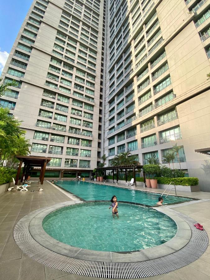 Ortigas 2 Bedroom Corner Unit With 2 Queen Across Shangrila マニラ市 エクステリア 写真