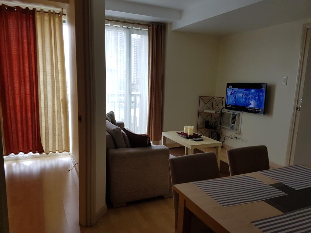 Ortigas 2 Bedroom Corner Unit With 2 Queen Across Shangrila マニラ市 エクステリア 写真