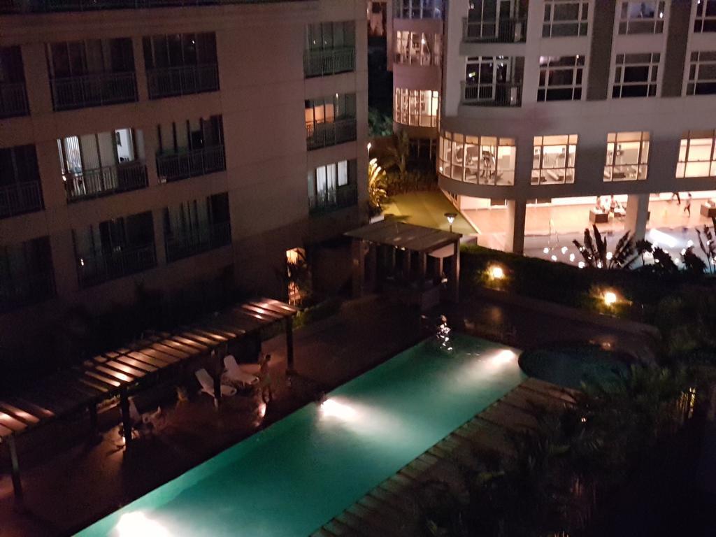 Ortigas 2 Bedroom Corner Unit With 2 Queen Across Shangrila マニラ市 エクステリア 写真