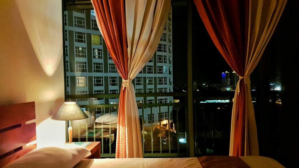 Ortigas 2 Bedroom Corner Unit With 2 Queen Across Shangrila マニラ市 エクステリア 写真