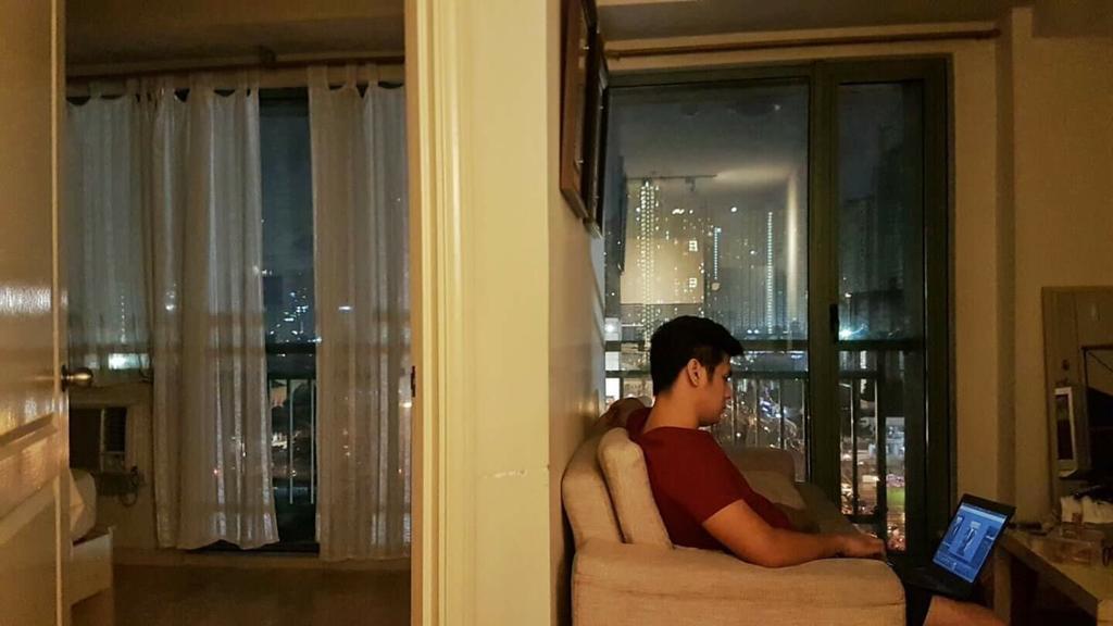 Ortigas 2 Bedroom Corner Unit With 2 Queen Across Shangrila マニラ市 エクステリア 写真